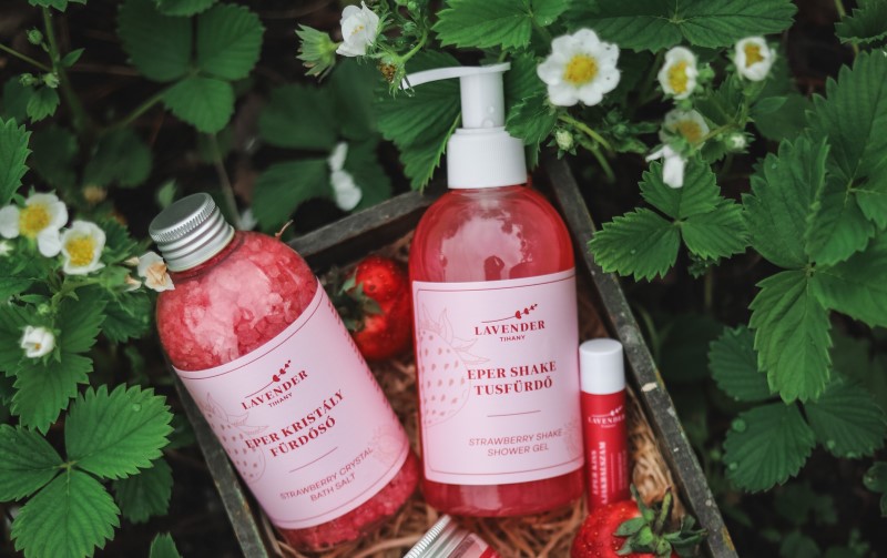 Strawberry Shake Shower Bath mood picture
